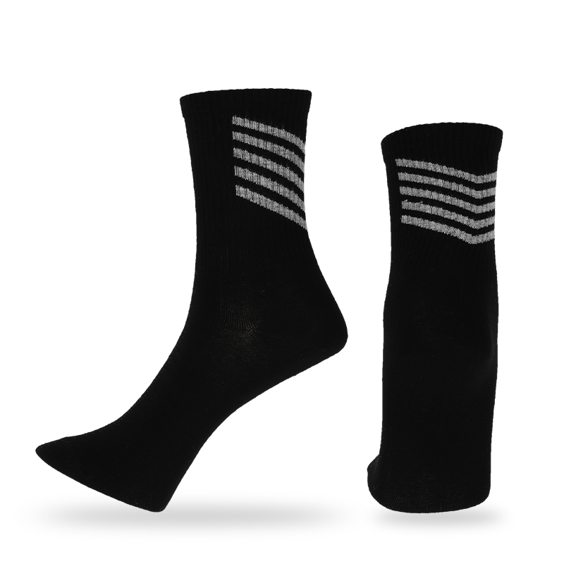 Venta al por mayor o personalizada para hombres, baloncesto clásico, camping, jogging, boxeo, tenis, béisbol, golf y montañismo, calcetines deportivos con rayas en la parte trasera.