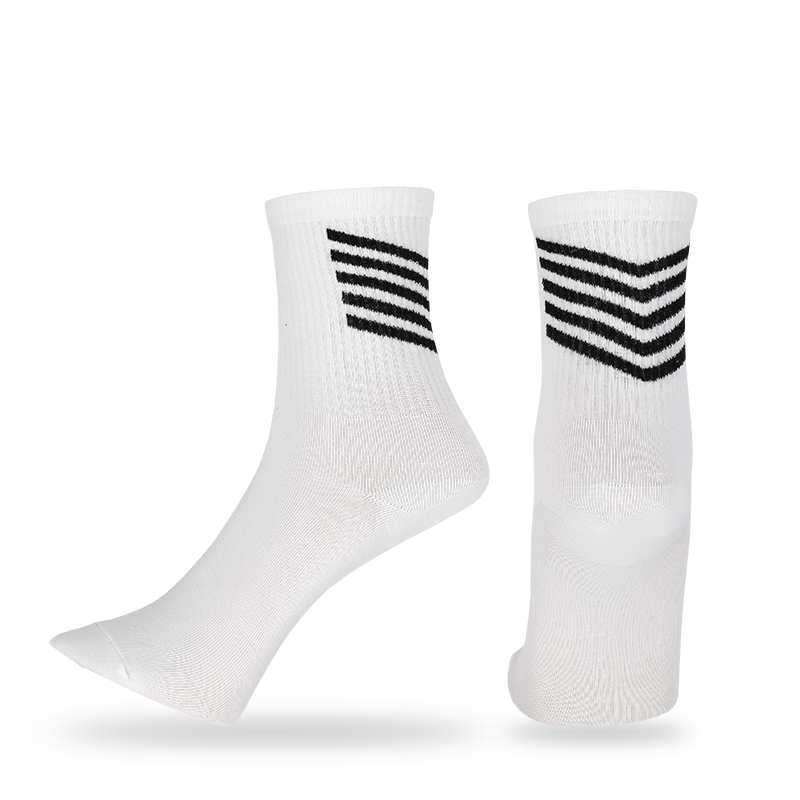 Venta al por mayor o personalizada para hombres, baloncesto clásico, camping, jogging, boxeo, tenis, béisbol, golf y montañismo, calcetines deportivos con rayas en la parte trasera.