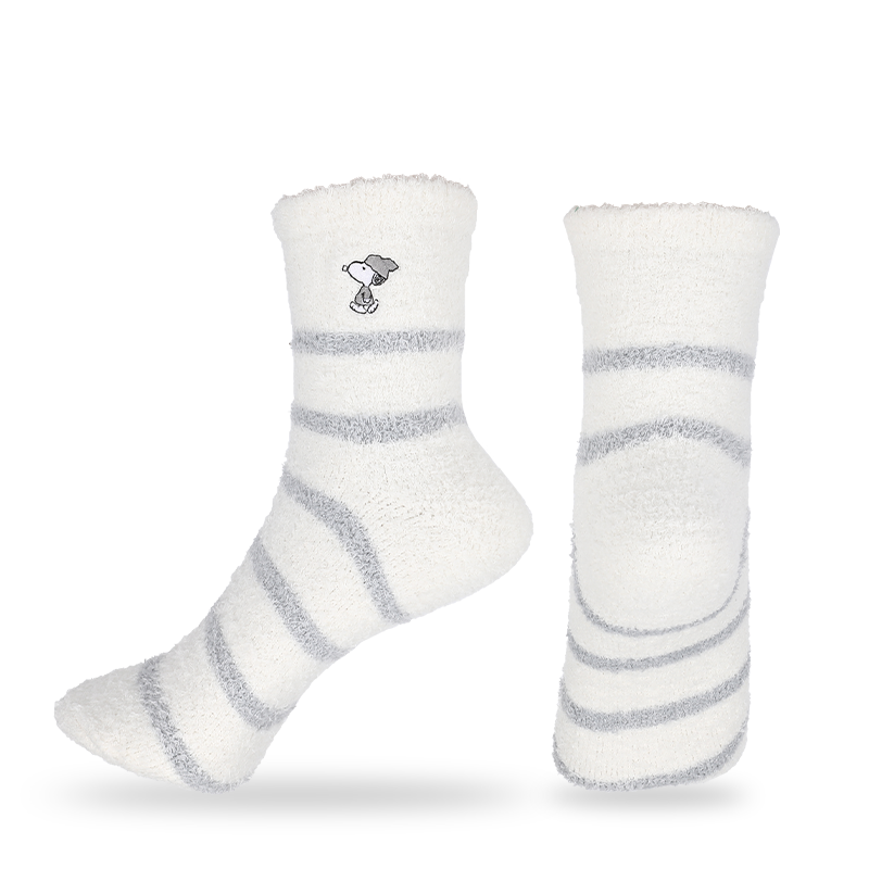 Calcetines de suelo interior borrosos cálidos térmicos de invierno de calibre bajo borrosos de lana de plumas con logotipo personalizado con bordado