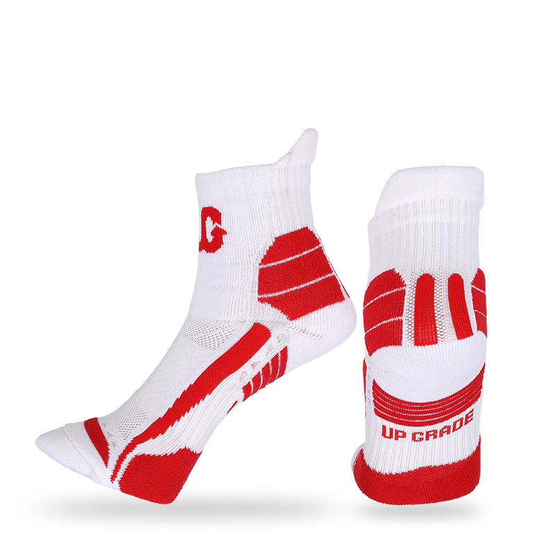 Calcetines atléticos de estilo libre con tecnología de sujeción, soporte para el arco y diseño de malla transpirable.