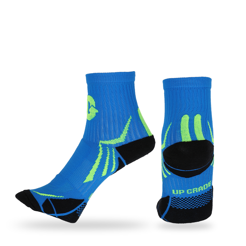 El logotipo personalizado acepta calcetines deportivos de rizo acolchados de estilo libre con tecnología de sujeción, soporte para el arco y diseño de malla transpirable